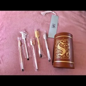 Storybook Cosmetics Bullseye Brushes & Quiver Cup